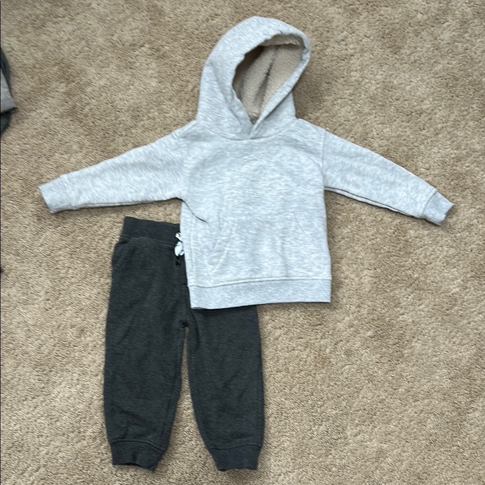 Quiksilver Cozy Gray Matching Sweatshirt and Joggers Set, gently worn